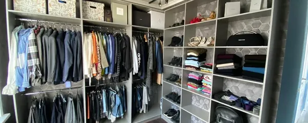 Walk-in closet system fitted out